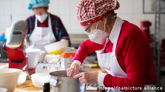 Τα καλύτερα κέικ τα φτιάχνουν γιαγιάδες και παππούδες. Η νεοφυής Kuchentratsch χτύπησε σωστά Τα καλύτερα κέικ τα φτιάχνουν γιαγιάδες και παππούδες. Η νεοφυής Kuchentratsch χτύπησε σωστά
