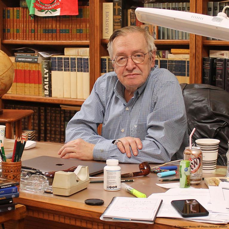 A revolta de pupilos contra o 'guru' Olavo de Carvalho