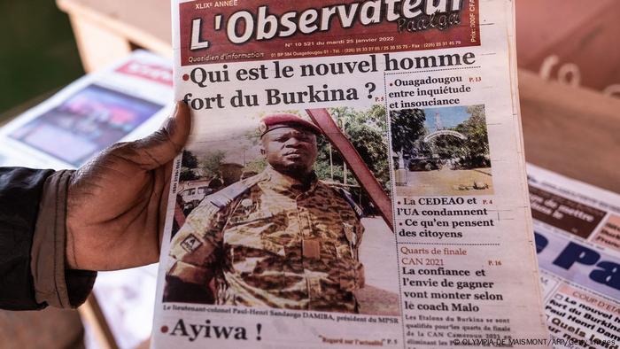 Titular del diario L'Observateur: ¿Quién es el nuevo hombre fuerte de Burkina?.