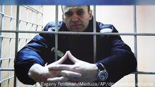 Alexej Nawalny, Oppositionspolitiker aus Russland, ist während einer Gerichtsverhandlung per Video aus einem Gefängnis zugeschaltet. (zu dpa «Putin-Gegner Nawalny ein Jahr in Haft: Der Kampf geht weiter») +++ dpa-Bildfunk +++