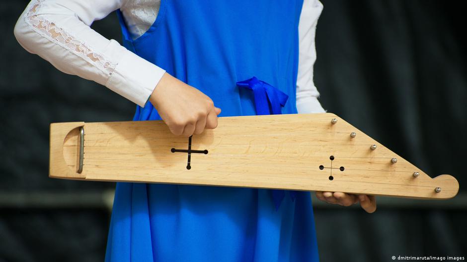 Archaeologists reconstruct ancient instruments DW 11/18/2022