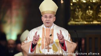 Επίσκοπος Ντίζερ: Να παραδεχθούν την ενοχή τους