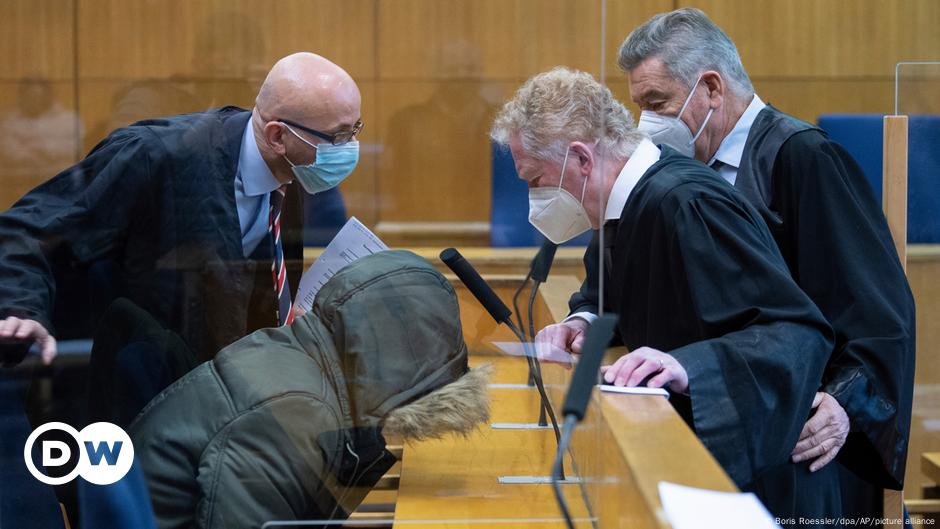 Syrian Doctor Denies Torture Charges In German Court Dw 01252022