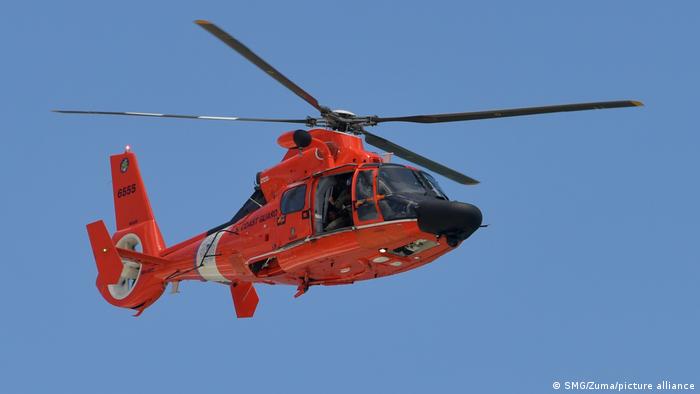 Un helicóptero de la Guardia Costera de EE. UU.