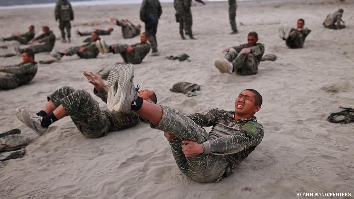 Тренировки до припадък, студ и унижения: как се става елитен войник 