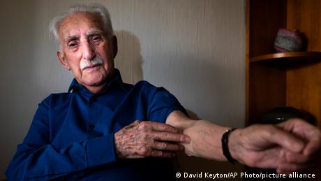 96 годишният Леон Вайнтрауб е един от последните живи свидетели на