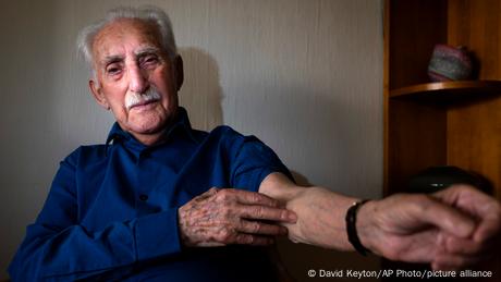 96 годишният Леон Вайнтрауб е един от последните живи свидетели на