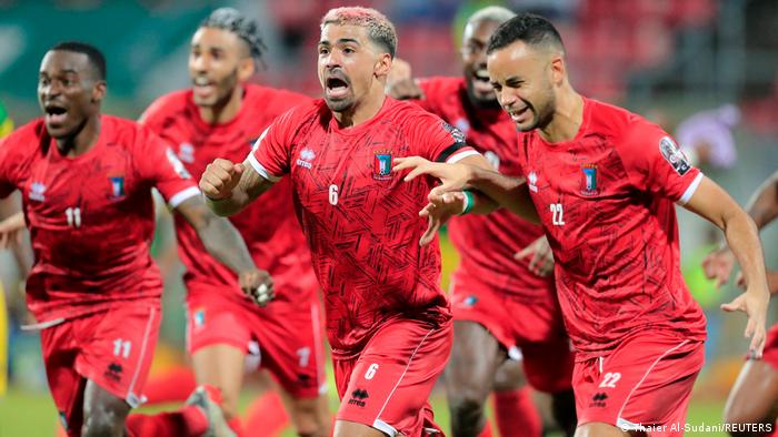 فرحة لاعبي منتخب غينيا الاستوائية بعد تأهلهم لدور الثمانية في أمم أفريقيا (26.01.2022)