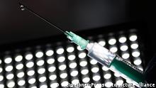 Reino Unido autoriza nueva vacuna anticovid contra variante ómicron