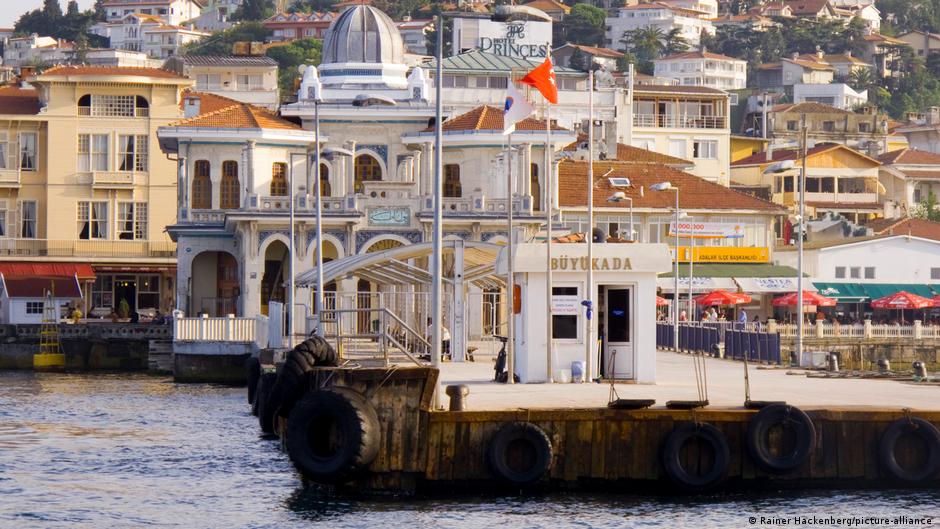 GFZ'den Martinez-Garzon'dan deprem uyarısı:

"Sonuç, Marmara Fay Hattı'nın kısmen faaliyete geçmesi, doğuya doğru, İstanbul'un güneyinde kilitlenmiş olan Prens Adaları segmentine doğru ilerlediğini gösteren uzun vadeli bir gelişmeyi işaret ediyor"