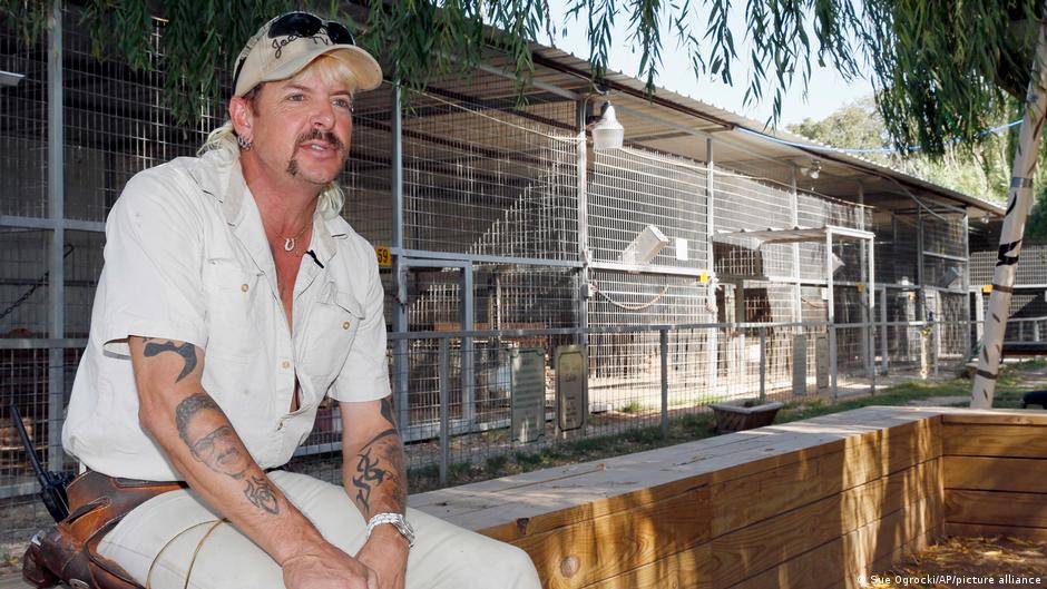 ′Tiger King′ Joe Exotic resentenced to 21 years in prison | News | DW - Vimarsana News