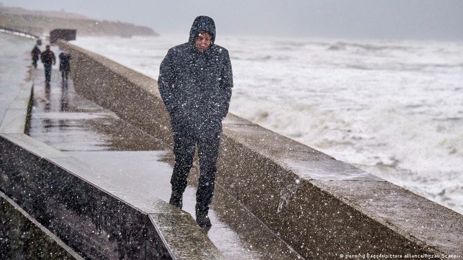 Northern Germany, Denmark brace for intense storm | News | DW - Vimarsana News