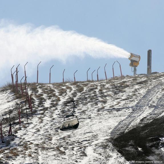 Snowmaking: Supporting Winter Activities in Unreliable Weather