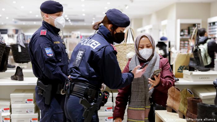 Österreich WIen | Polizei überpfüt Impfstatus