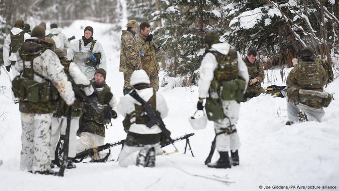 Britain to offer major NATO deployment in Baltics, Nordics | DW Learn ...