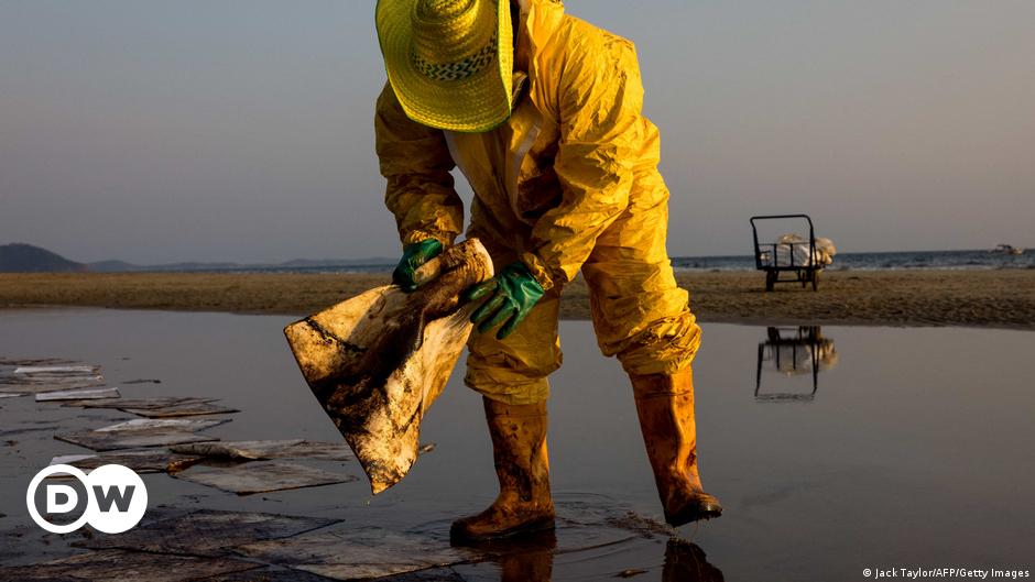 Ölpest schädigt Natur im Golf von Thailand