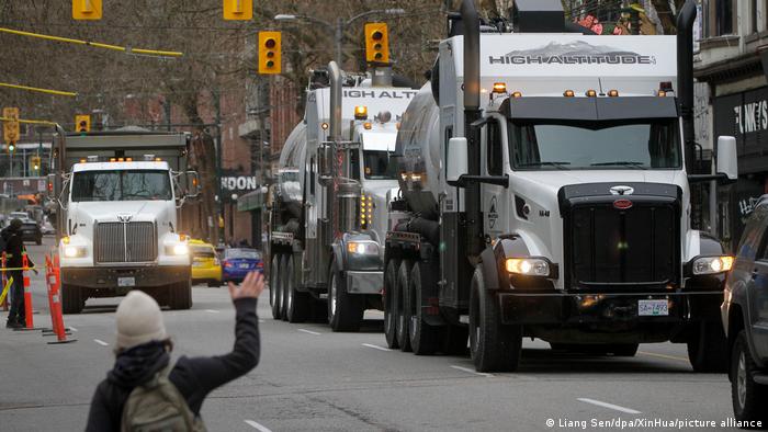 Convoy of trucks arriving in Ottawa