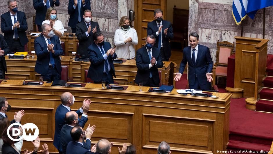 Ministerpräsident Mitsotakis übersteht Misstrauensvotum