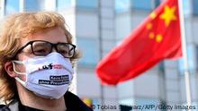25.06.2021
An activist of press freedom group Reporters Without Borders (Reporter sans Frontieres - RSF) attends a demonstration in front of the Chinese embassy in support of freedom of press in Hong Kong on June 25, 2021 in Berlin. (Photo by Tobias Schwarz / AFP) (Photo by TOBIAS SCHWARZ/AFP via Getty Images)