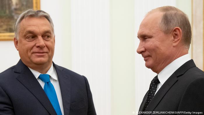 Viktor Orban und Wladimir Putin, beide lächelnd
