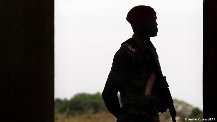 Guinea-Bissau | Soldat in Bissau