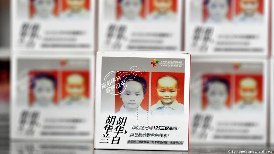 2019年中國一家酒廠在盒裝白酒包裝盒上印制失蹤兒童信息
