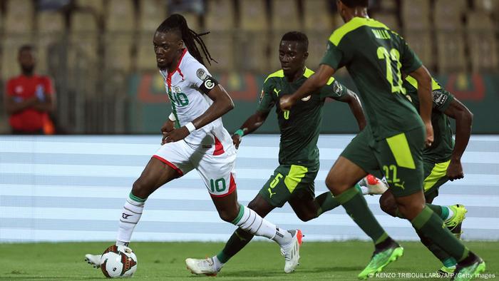 Burkina Faso's forward Bertrand Traore (L) is challenged by Senegal's midfielder Idrissa Gana Gueye