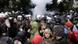 Polizisten und Demonstranten vor dem Rauch einer Rauchgranate (Foto: dapd) Polizisten und Demonstranten vor dem Rauch einer Rauchgranate (Foto: dapd)