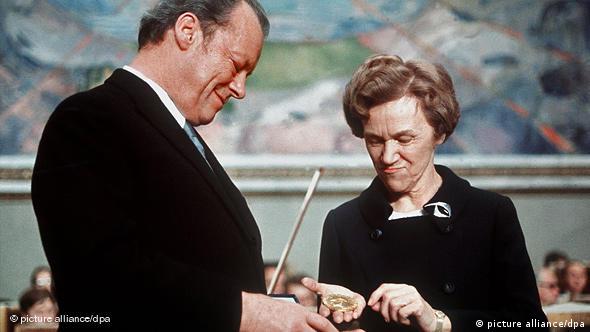 Ο Βίλι Μπραντ στην απονομή Νόμπελ, το 1971 Ο Βίλι Μπραντ στην απονομή Νόμπελ, το 1971