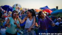 03.09.2016
Three girls dance on the Huawei Joburg Day in Johannesburg, South Africa, Sept. 3, 2016. The annual music festival Joburg Day, sponsored this year by Chinese company Huawei, kicked off on Saturday. The performance given by 11 local artist groups and bands attracted about 22,000 visitors. ) (cyc) SOUTH AFRICA-JOHANNESBURG-MUSIC FESTIVAL-JOBURG DAY ZhaixJianlan PUBLICATIONxNOTxINxCHN
Three Girls Dance ON The Huawei Joburg Day in Johannesburg South Africa Sept 3 2016 The Annual Music Festival Joburg Day Sponsored This Year by Chinese Company Huawei kicked off ON Saturday The Performance Given by 11 Local Artist Groups and Bands attracted About 22 000 Visitors cyc South Africa Johannesburg Music Festival Joburg Day ZhaixJianlan PUBLICATIONxNOTxINxCHN 