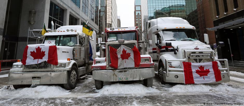 Truckers with flags protest coronavirus vaccine mandates