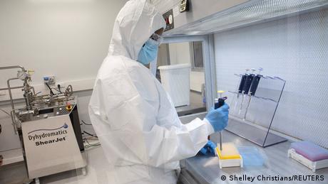 През декември новият вариант на коронавируса Омикрон се