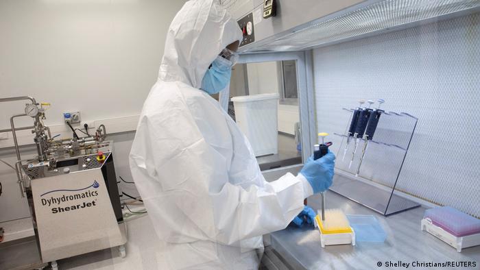 През декември новият вариант на коронавируса - Омикрон - се