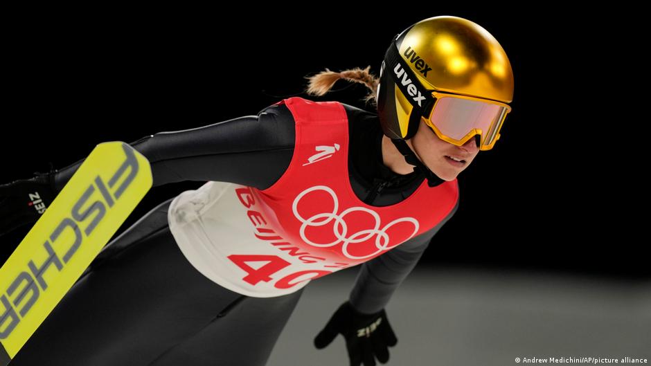 Peking 2022: Skispringerin Katharina Althaus gewinnt Silber