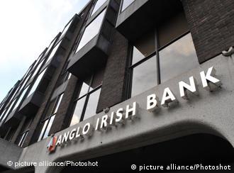 Gebäude mit Schriftzug der Anglo Irish Bank (Foto: dpa)