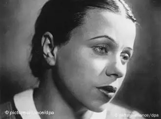 Berta Drews in dem Film Schleppzug M17 als Marie, die Frau des Schiffers Henner (1933)