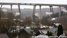 Sprengung der Talbrücke Rinsdorf an der A45