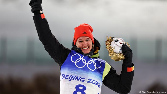 Denise Herrmann, medalla de oro individual femenina de biatlón, en Pekín 2022.