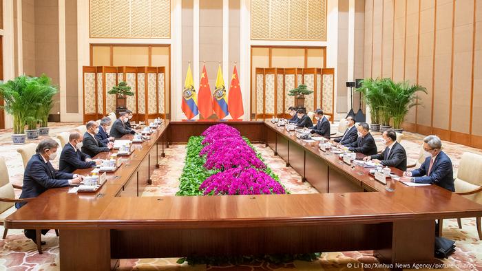 Chinese Premier Li Keqiang meets with visiting Ecuadorian President Guillermo Lasso Chinese Premier Li Keqiang meets with visiting Ecuadorian President Guillermo Lasso