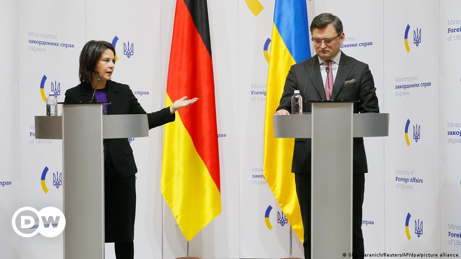 Baerbock versichert Ukraine deutsche Solidarität