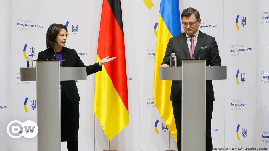 Baerbock versichert Ukraine deutsche Solidarität