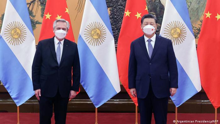 Argentiniens Präsident Alberto Fernández in China mit Xi