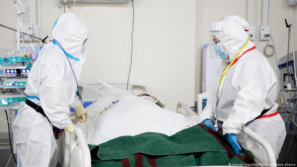 Covid Can I Get Reinfected With The New Omicron Ba 2 Science In Depth Reporting On Science And Technology Dw 30 03 22