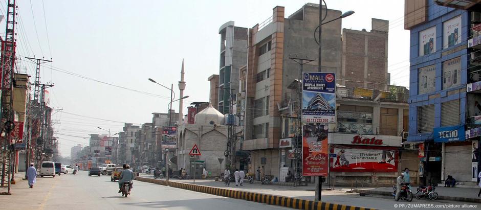 Peshawar tem mais de 1,2 milhão de habitantes. 