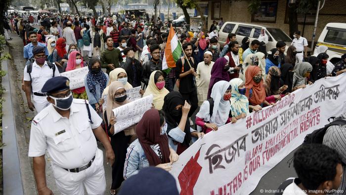 Proteste gegen Hidschab-Verbot an Schulen in Indien