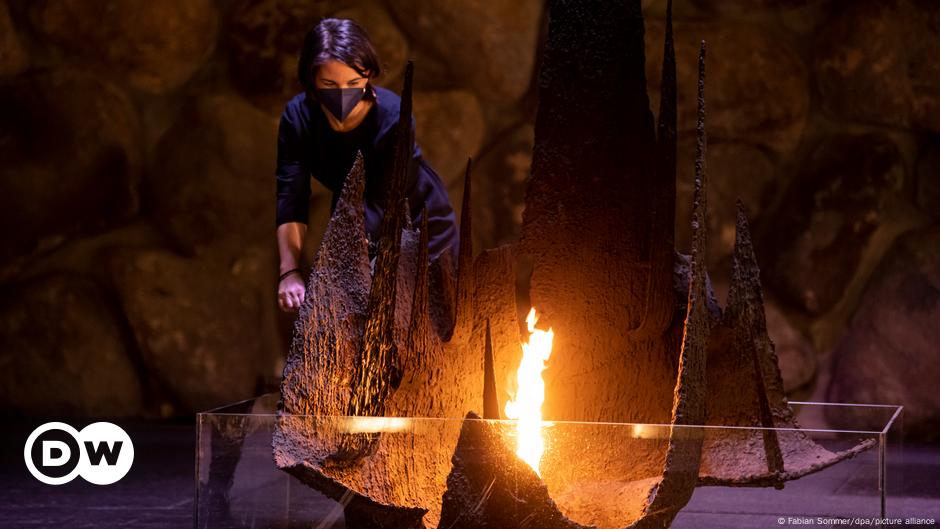 Baerbock: Müssen Erinnerung an Holocaust wach halten