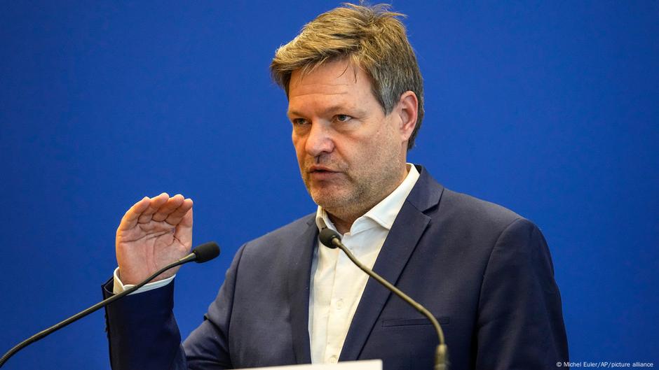 Vice-Chancellor of Germany estimated the economic consequences of the Russian attack on Ukraine |  News from Germany about Germany |  DW