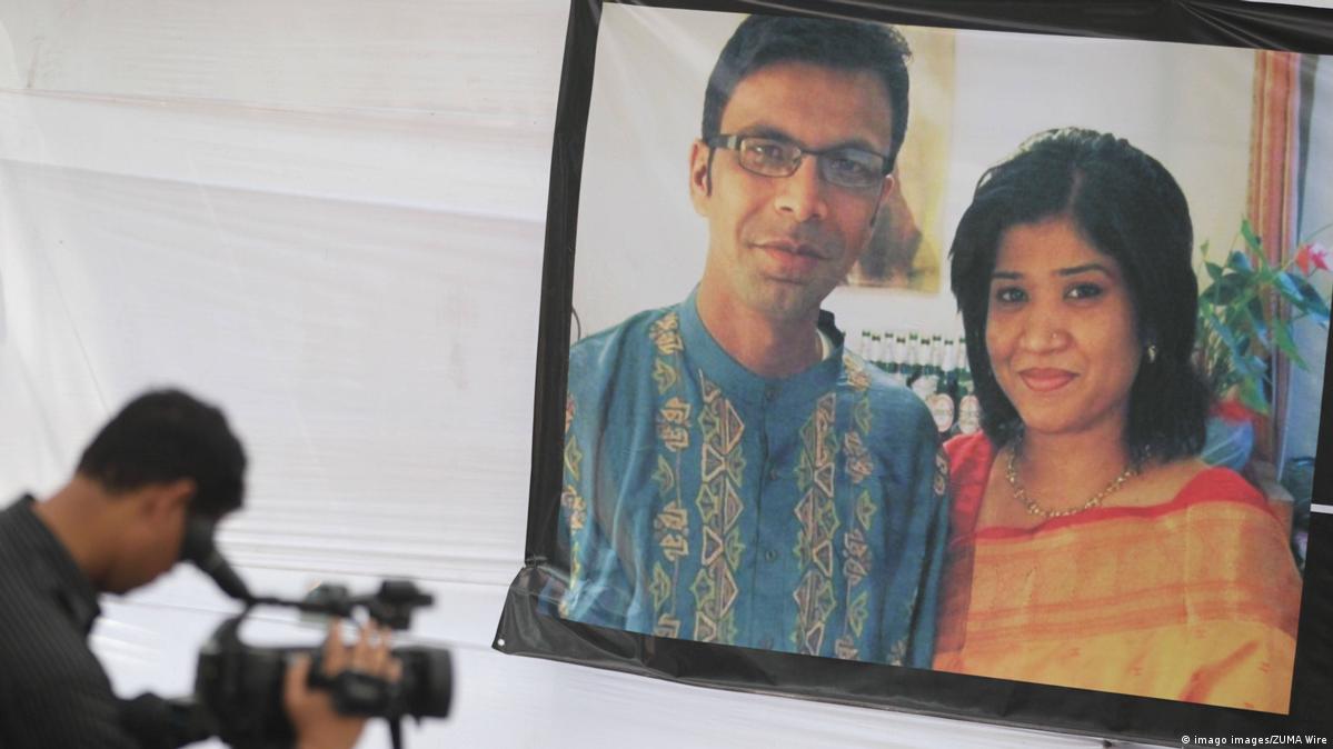 Qizning uchlikdagi videosi Sexy styuardessa dick soradi