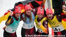 10.2.2022, Yanqing****
Natalie Geisenberger, Johannes Ludwig, Tobias Wendl and Tobias Arlt, of the Germany, celebrate winning the gold medal in luge team relay at the 2022 Winter Olympics, Thursday, Feb. 10, 2022, in the Yanqing district of Beijing. (AP Photo/Mark Schiefelbein)