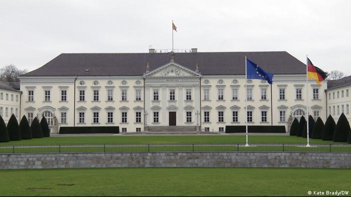 Almanya'da cumhurbaşkanlığının ofis olarak kullandığı iki yerleşkesinden biri olan Berlin'deki Bellevue Sarayı.